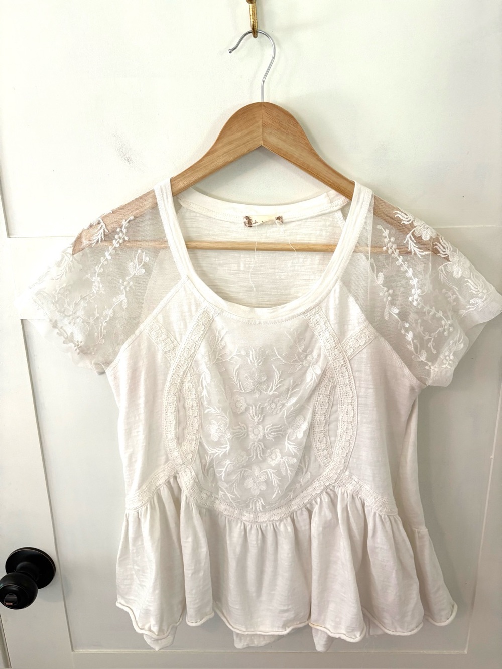Altar’d State White Lace Peplum Top. Size Small.